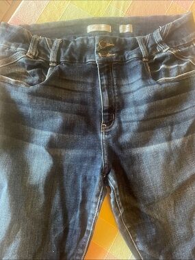 KanCan Dark Wash high rise and skinny jeans.